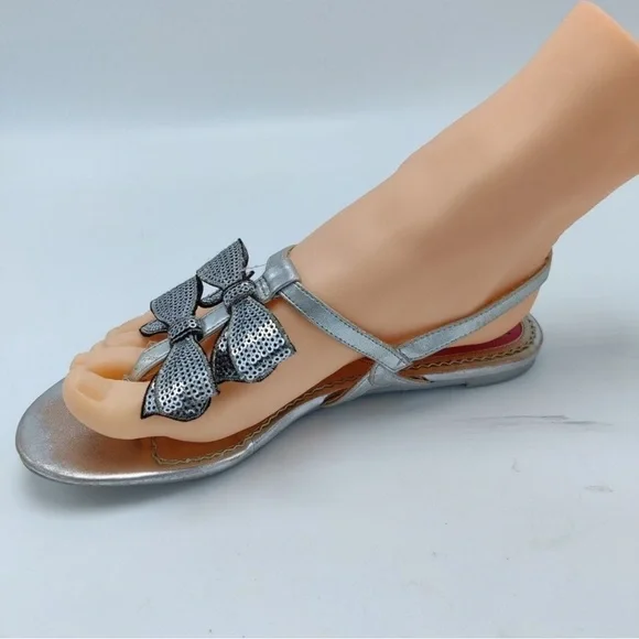 Poetic License Silver Leather Sequined Bows T-strap Sandals Women’s 7.5 - Picture 2 of 10